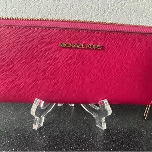 Michael Kors Jet Set Travel Three-quarter Zip Wallet